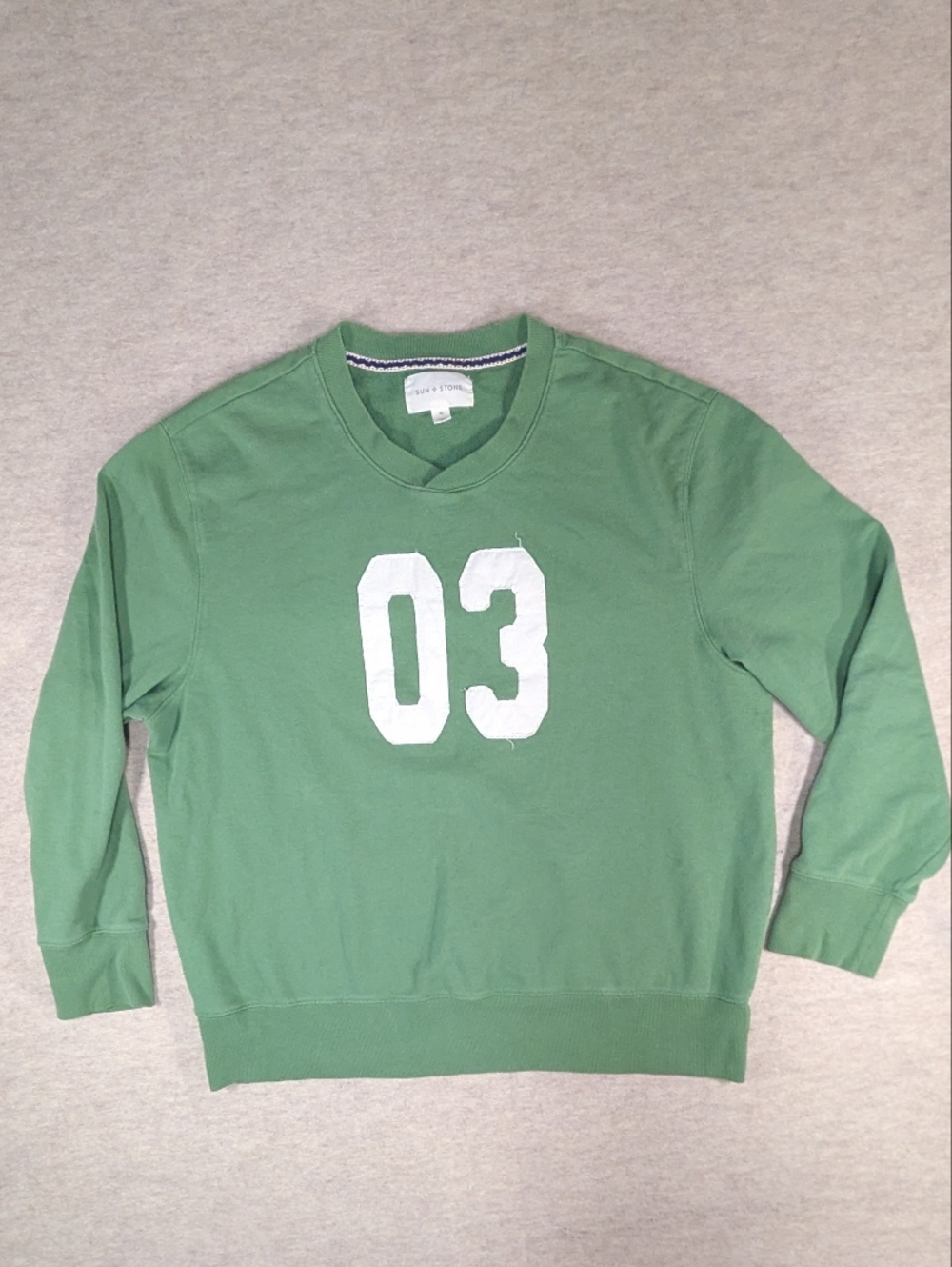 Sun + Stone Green V-Neck Crewneck Sweatshirt White '03' Applique Size XL